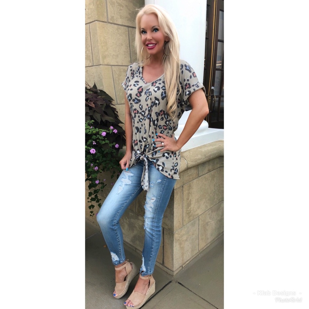 ❤️LAST 1! Animal Print V Neck Top Front Tie Top! - Picture 5 of 6